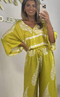 Amarelo